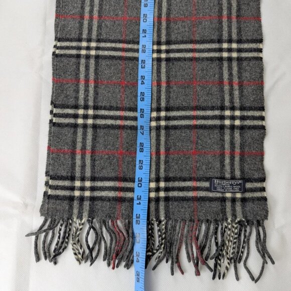 Burberry Classic Check Scarf Gray – Unisex Lambswool – Pre-Loved – Cozy & Warm - Picture 5 of 6